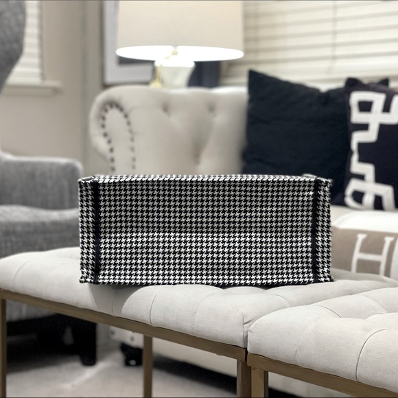 Christian Dior Book Tote in Canvas Embroidered Black and White Houndstooth - Picture 7 of 11